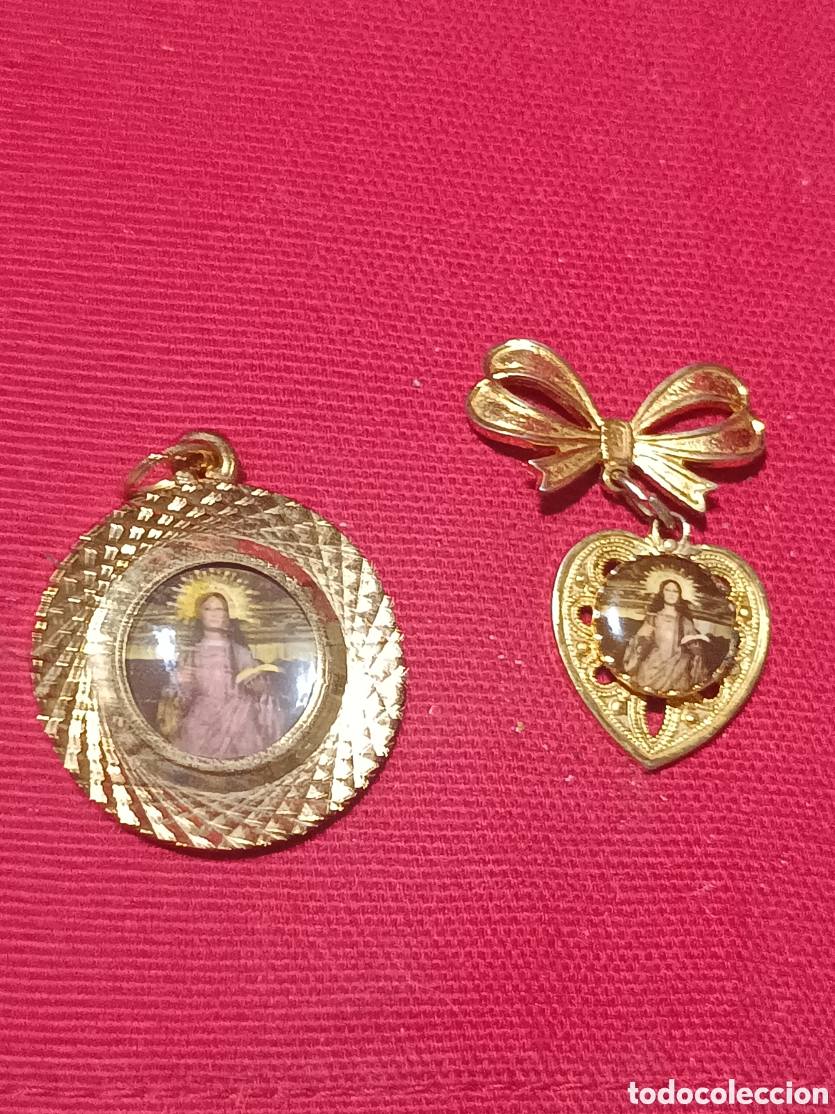 Antig&uuml;edades: Medalla y broche con imagen de virgen - Foto 1