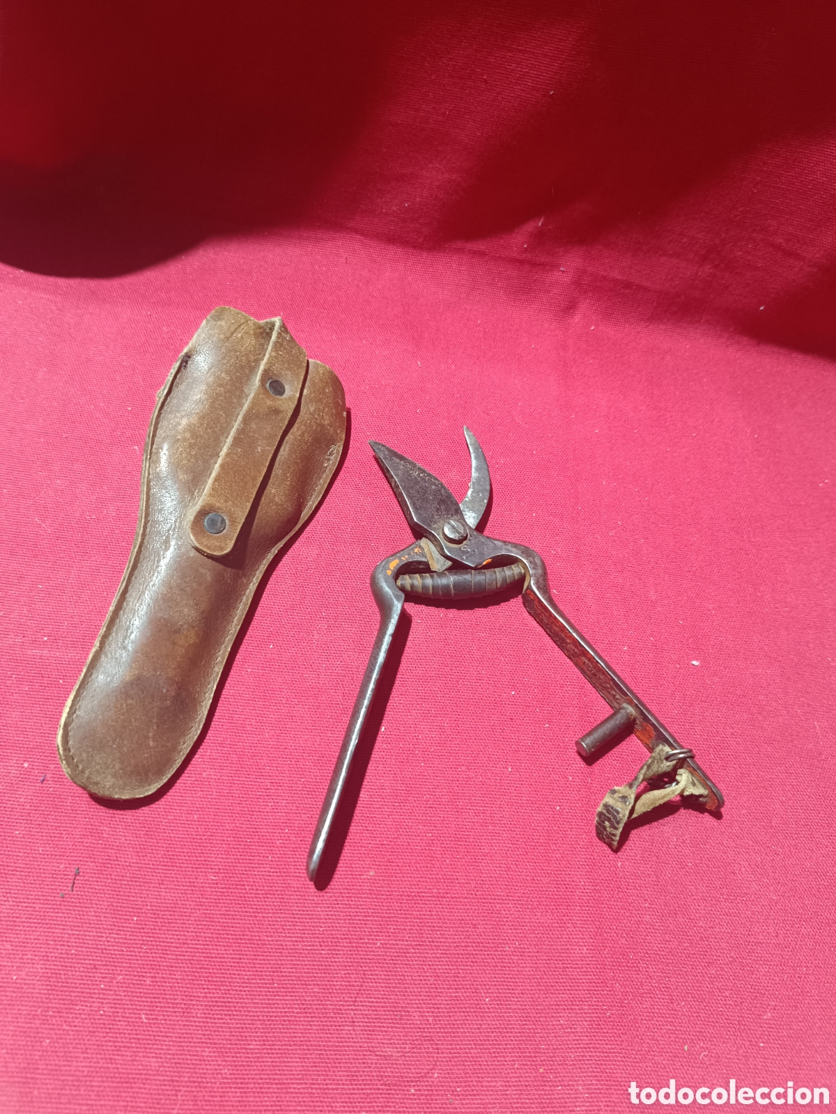 Antig&uuml;edades: Antiguas tijeras de podar con funda - Foto 2