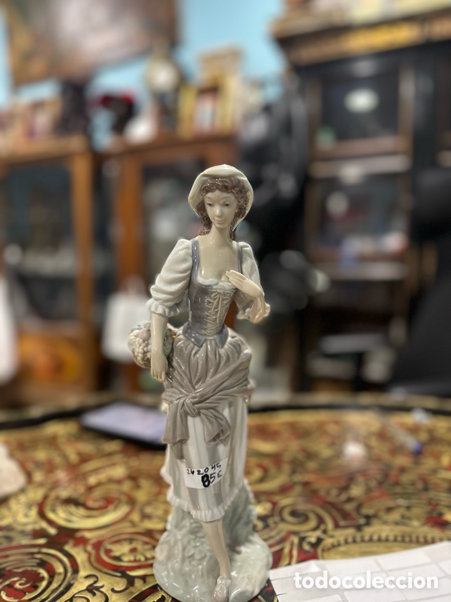 Antig&uuml;edades: Chica vendiendo frutas de LLADR&Oacute; - Foto 1
