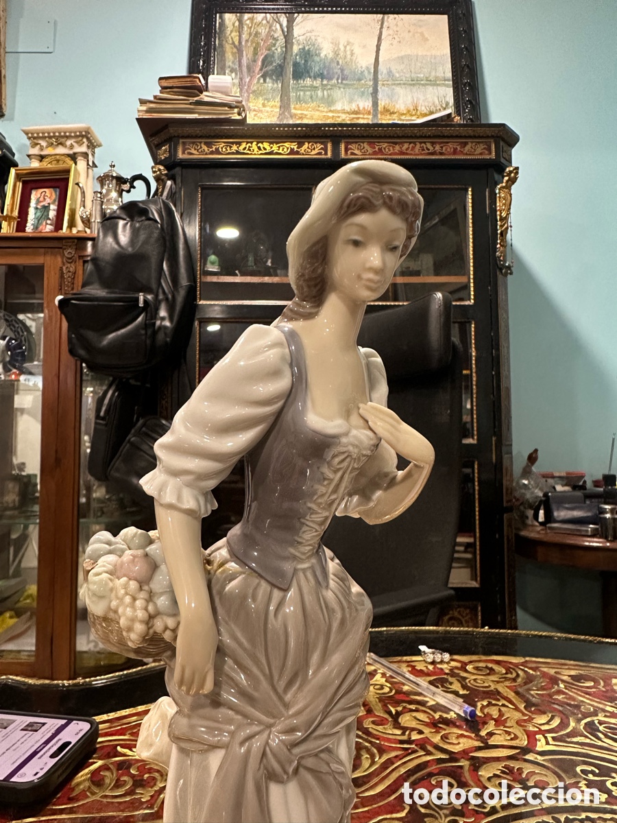 Antig&uuml;edades: Chica vendiendo frutas de LLADR&Oacute; - Foto 4
