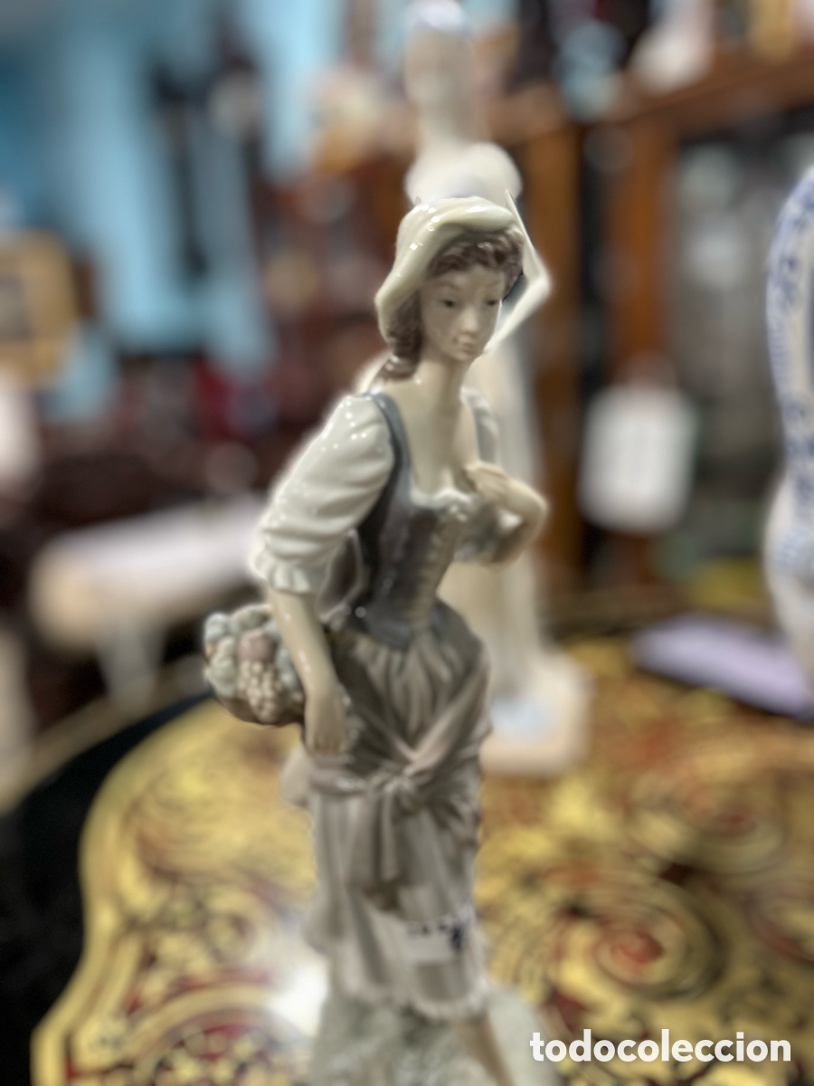 Antig&uuml;edades: Chica vendiendo frutas de LLADR&Oacute; - Foto 6