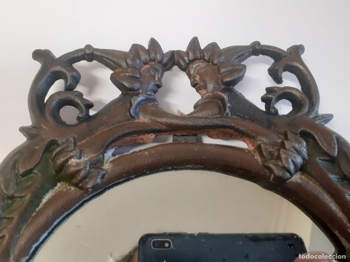 Antig&uuml;edades: Espejo antiguo con colgador - Foto 2
