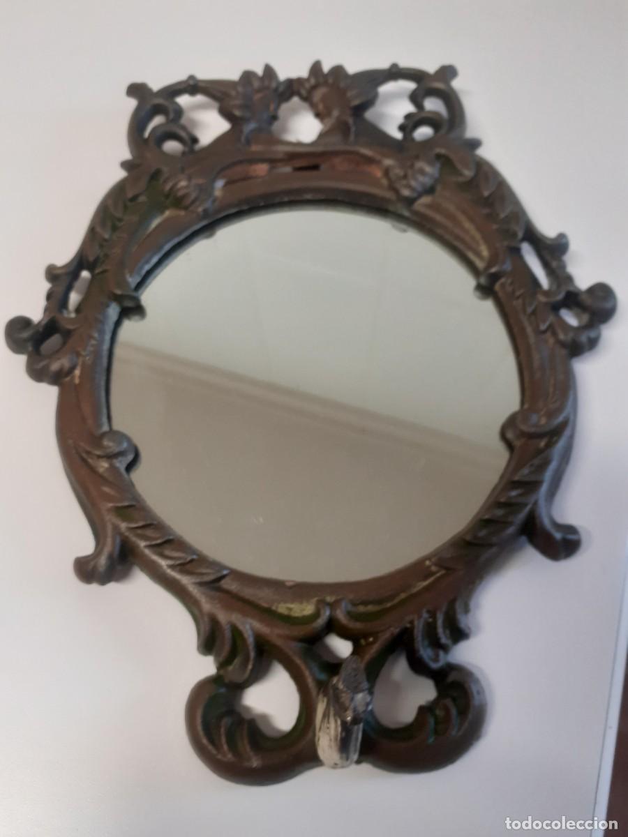 Antig&uuml;edades: Espejo antiguo con colgador - Foto 1