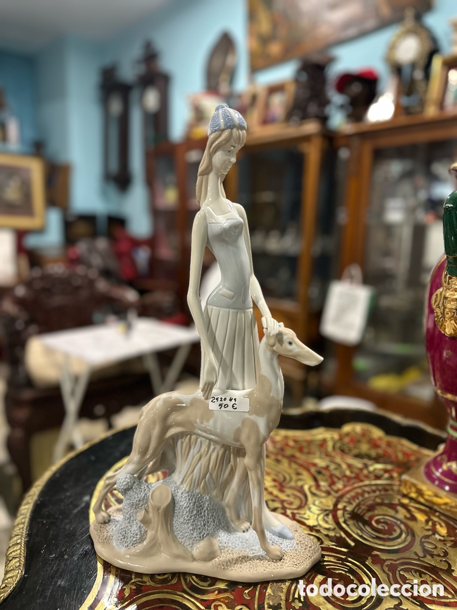 Antig&uuml;edades: Porcelana mujer con galgo - Foto 3