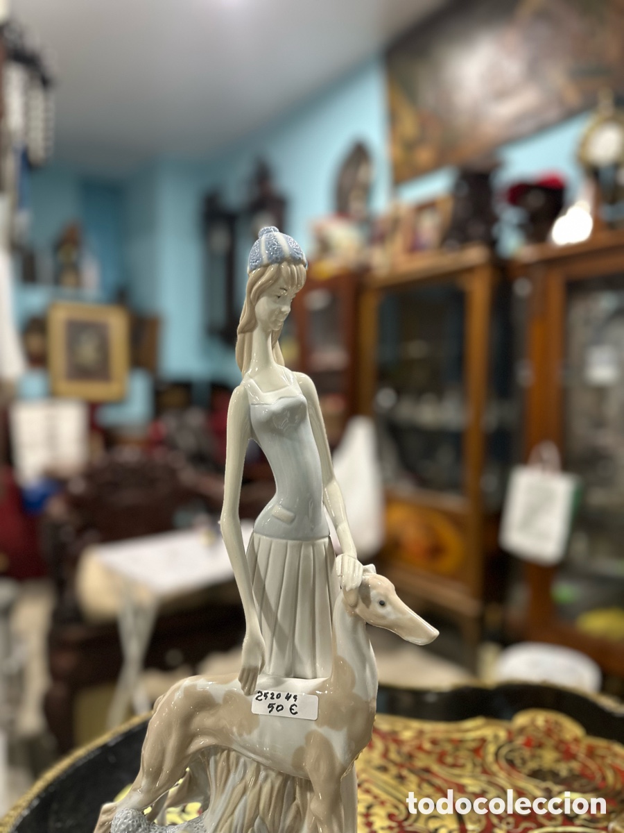 Antig&uuml;edades: Porcelana mujer con galgo - Foto 1