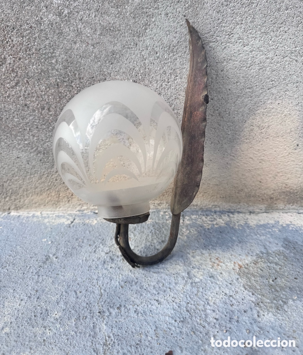 Antig&uuml;edades: Aplique de pared antiguo de hierro con globo - Foto 1