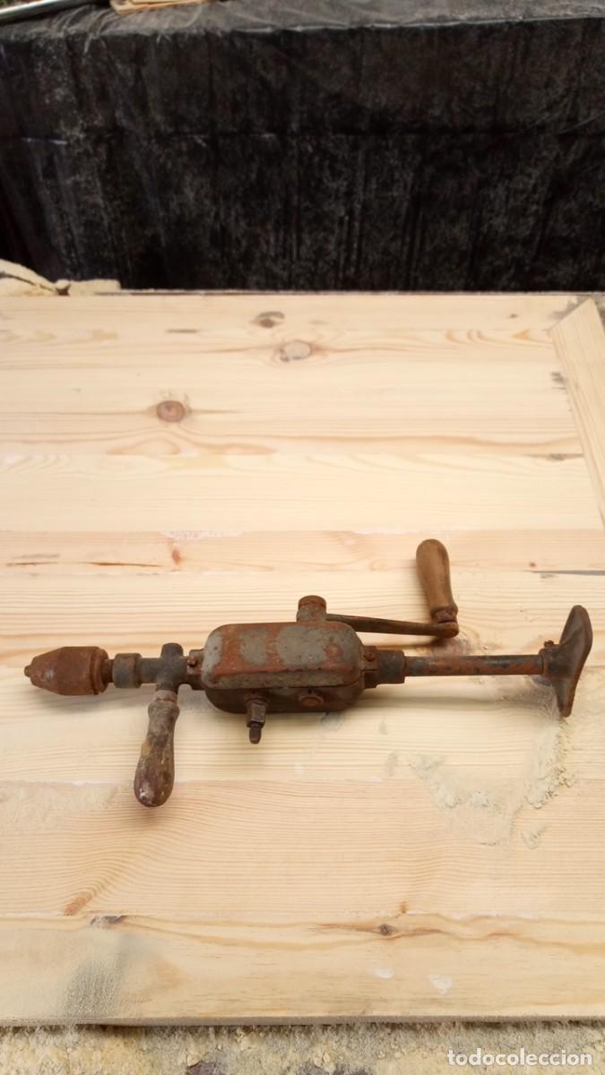 Antig&uuml;edades: Taladro manual . Medida 44cm - Foto 1
