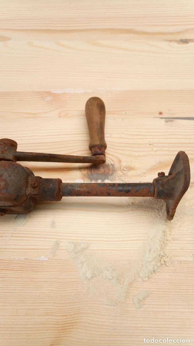 Antig&uuml;edades: Taladro manual . Medida 44cm - Foto 3