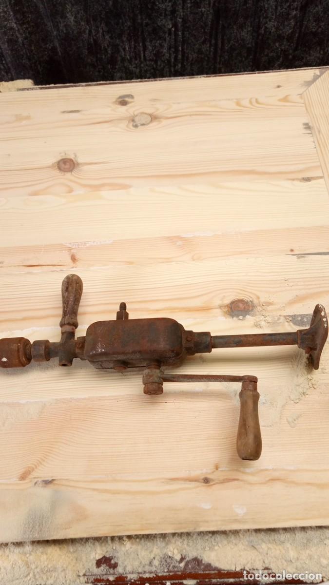Antig&uuml;edades: Taladro manual . Medida 44cm - Foto 4