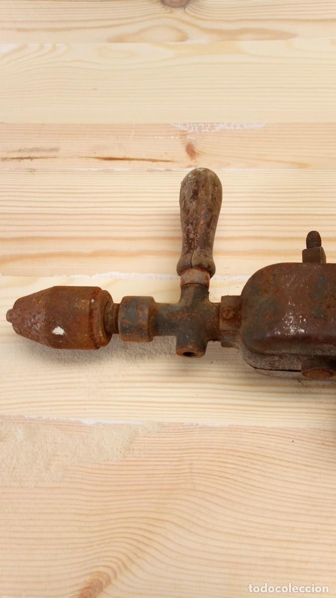 Antig&uuml;edades: Taladro manual . Medida 44cm - Foto 5