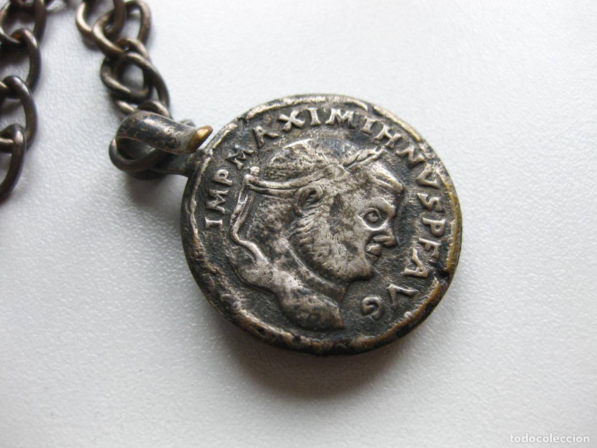 Antig&uuml;edades: ANTIGUO BROCHE DE CAPA CON FORMA DE MONEDAS ROMANAS - Foto 2