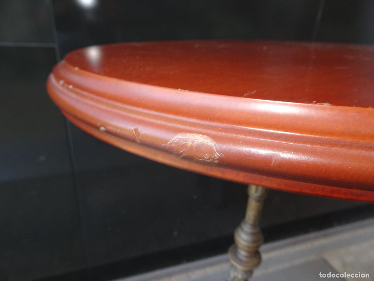 Antig&uuml;edades: Mesa auxiliar en bronce y madera - Foto 3