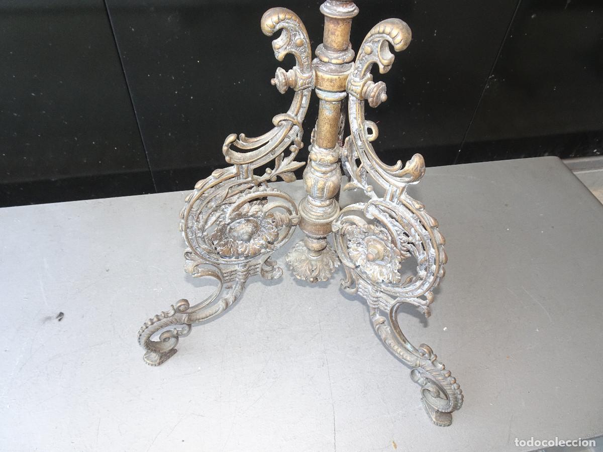 Antig&uuml;edades: Mesa auxiliar en bronce y madera - Foto 4