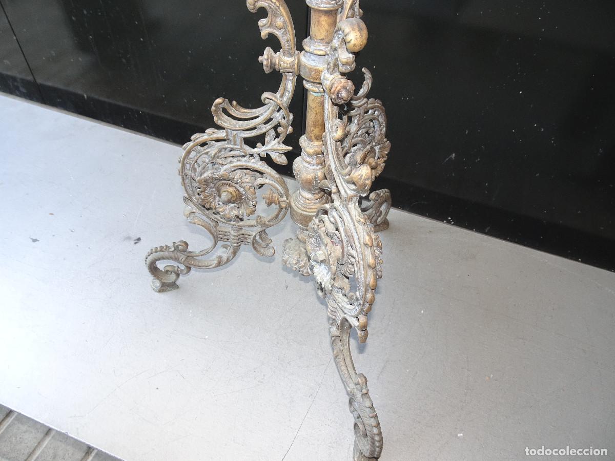 Antig&uuml;edades: Mesa auxiliar en bronce y madera - Foto 5