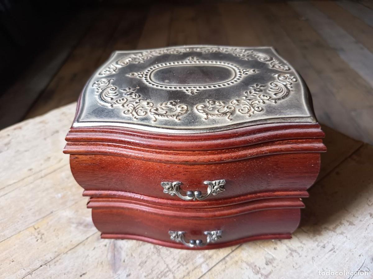 Antig&uuml;edades: Joyero de madera y plata - Foto 3