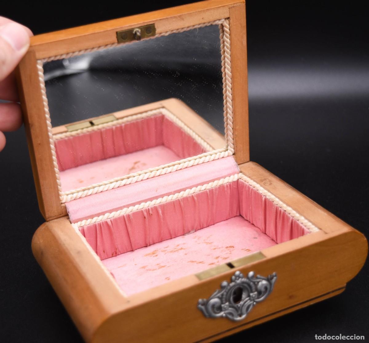 Antig&uuml;edades: Caja realizada en madera - Foto 3