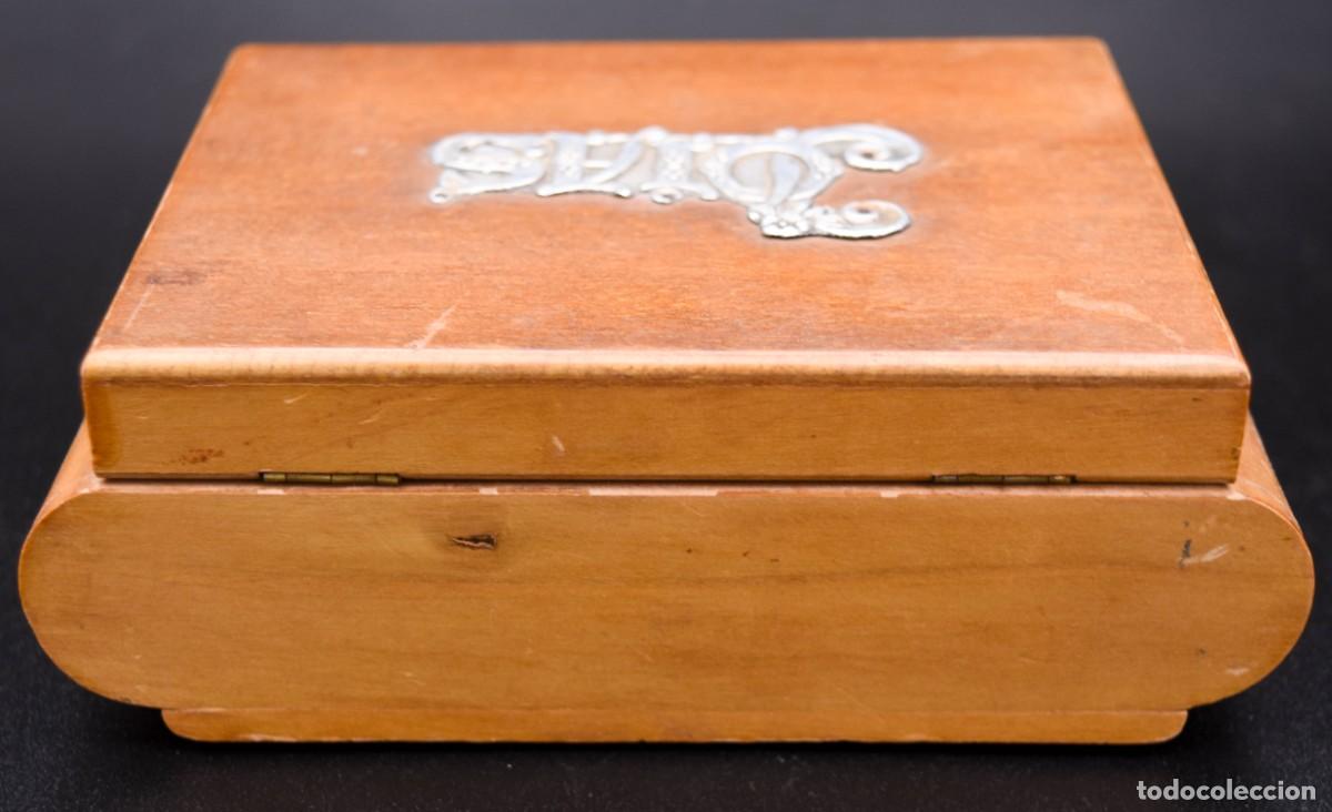 Antig&uuml;edades: Caja realizada en madera - Foto 7