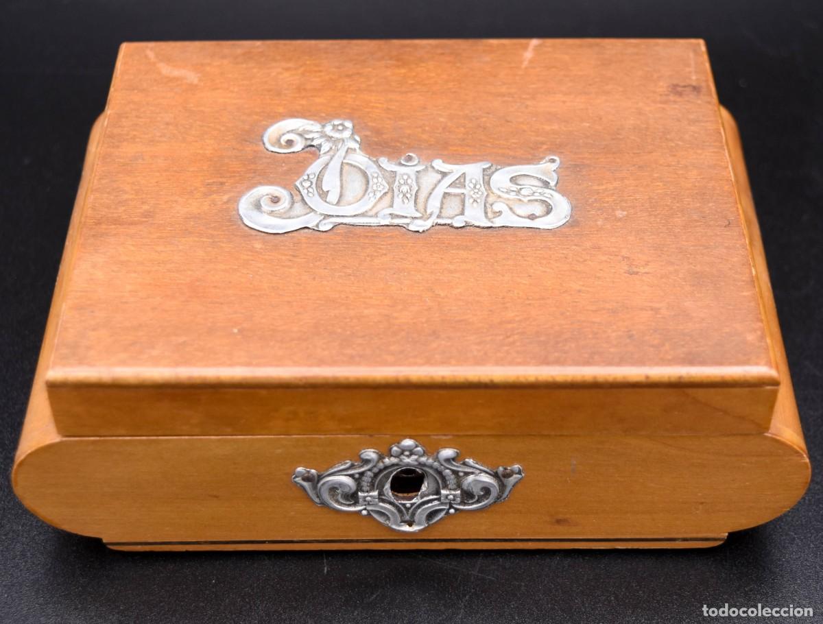Antig&uuml;edades: Caja realizada en madera - Foto 9