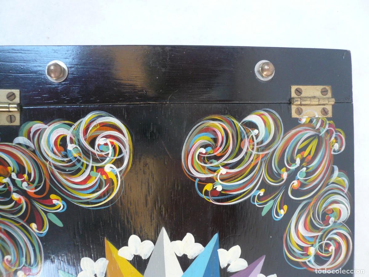 Antig&uuml;edades: PORTADOCUMENTOS DE MADERA. PINTADO A MANO - Foto 3
