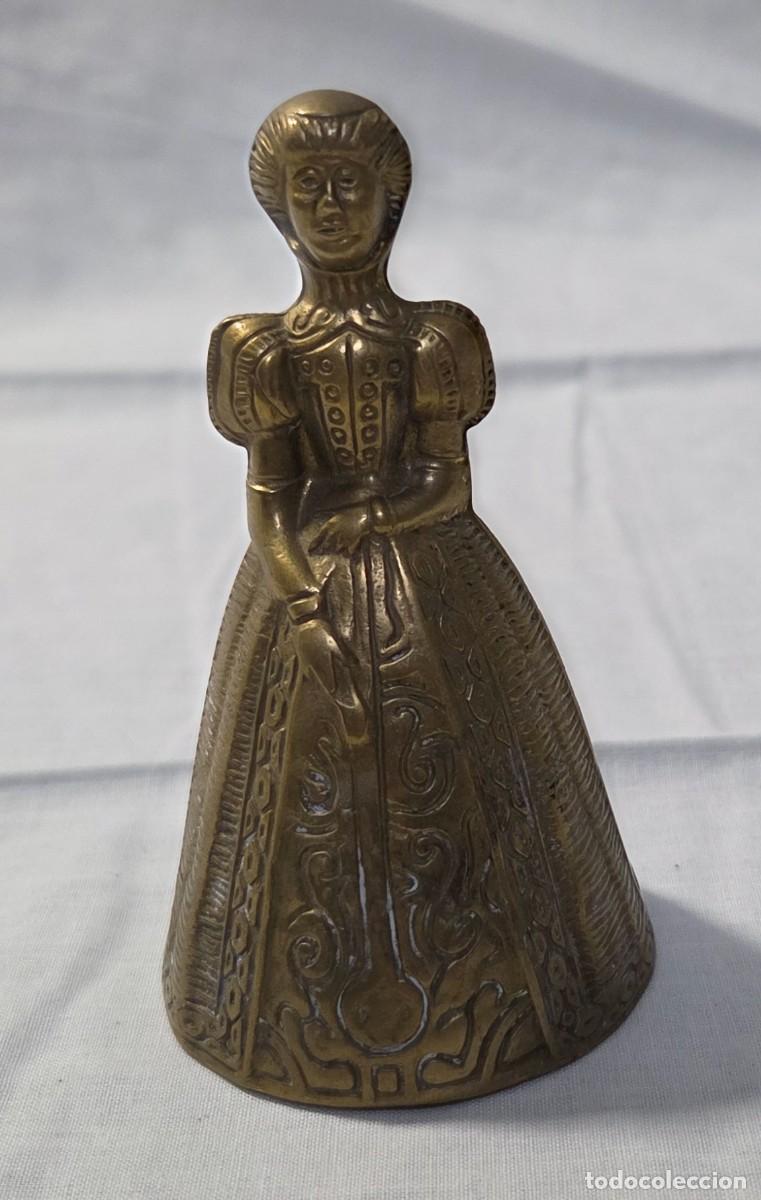 Antig&uuml;edades: Campana en forma de mujer de bronce - Foto 1