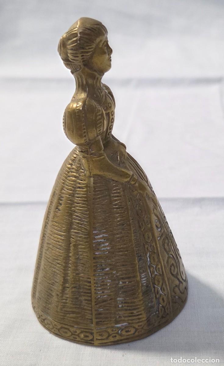 Antig&uuml;edades: Campana en forma de mujer de bronce - Foto 4