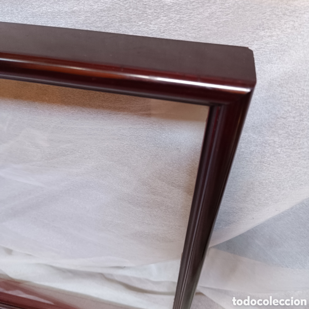Antig&uuml;edades: Marco vitrina de madera color caoba - Foto 2