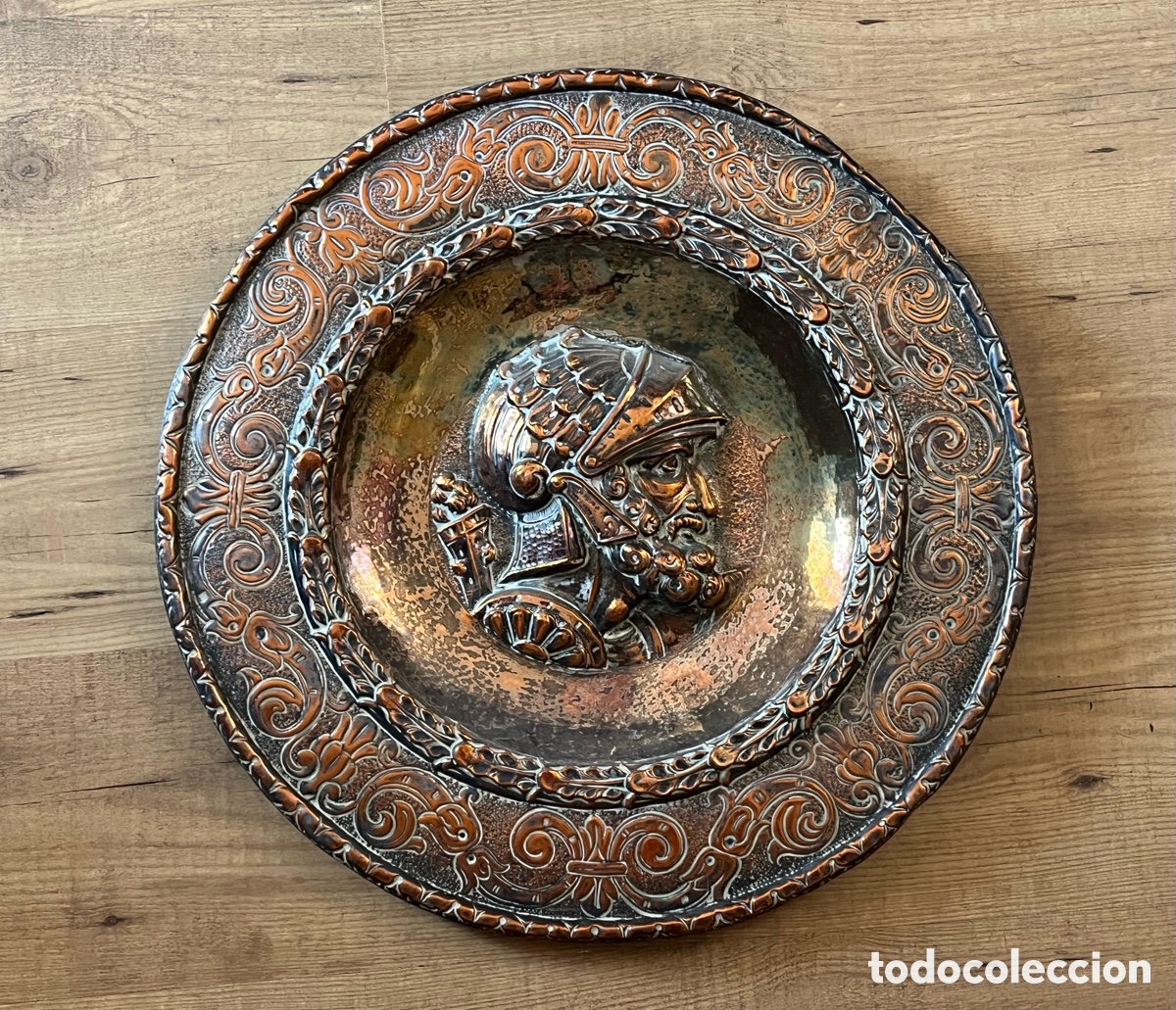 Antig&uuml;edades: PAREJA DE TONDOS DE COBRE CON RELIEVES - Foto 4