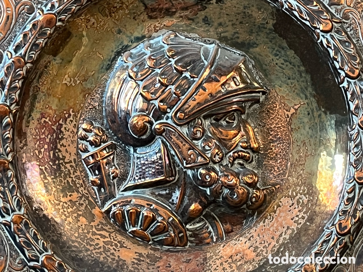Antig&uuml;edades: PAREJA DE TONDOS DE COBRE CON RELIEVES - Foto 5