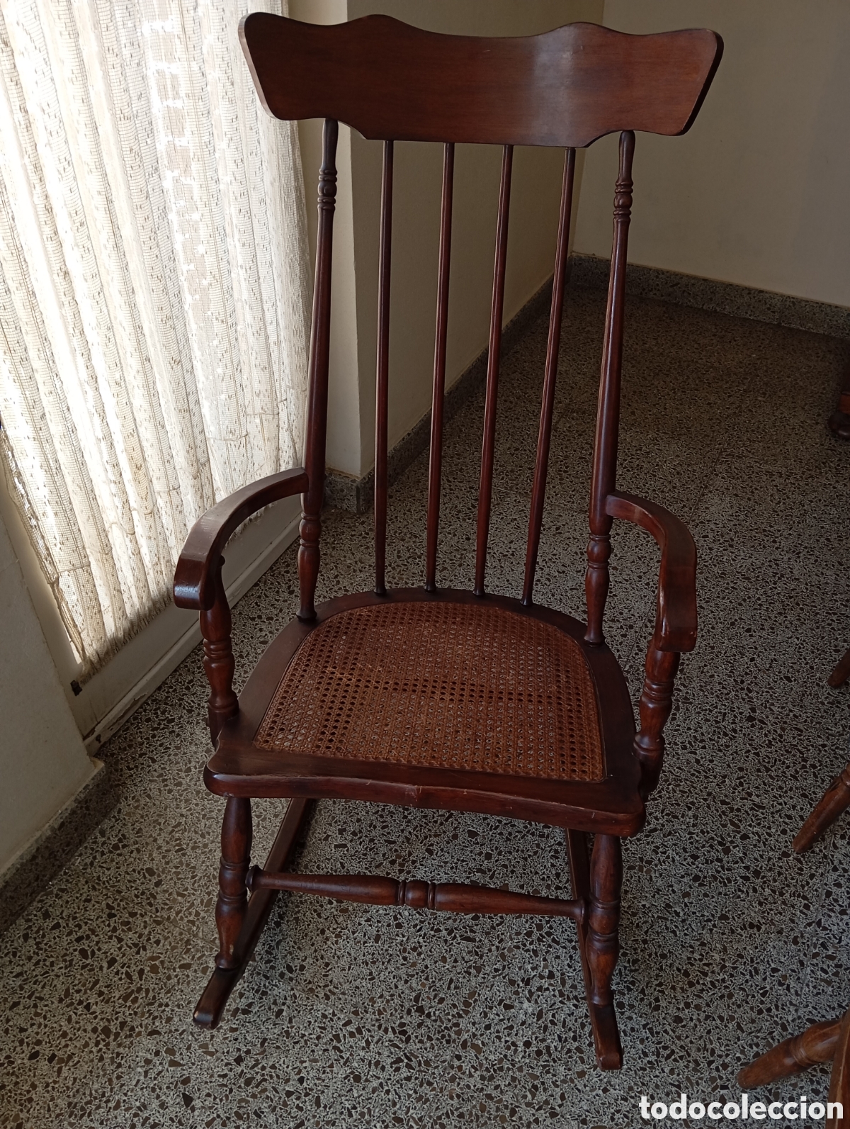 Antig&uuml;edades: Mecedora de madera maciza - Foto 1