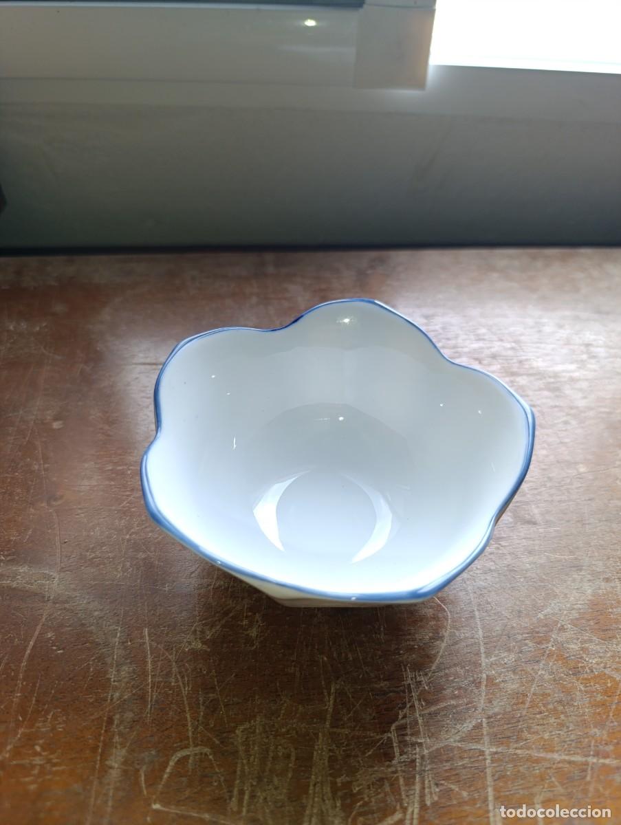 Antig&uuml;edades: cuenco de porcelana con forma de flor - Foto 2