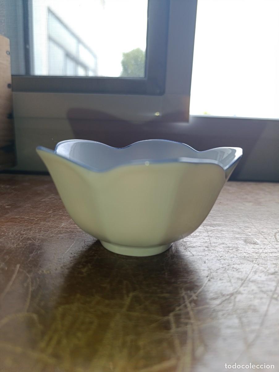 Antig&uuml;edades: cuenco de porcelana con forma de flor - Foto 3