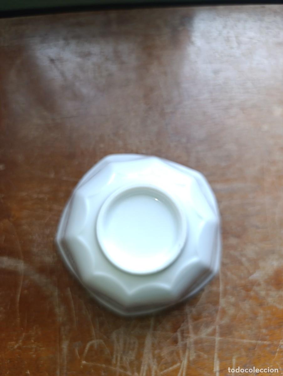 Antig&uuml;edades: cuenco de porcelana con forma de flor - Foto 5