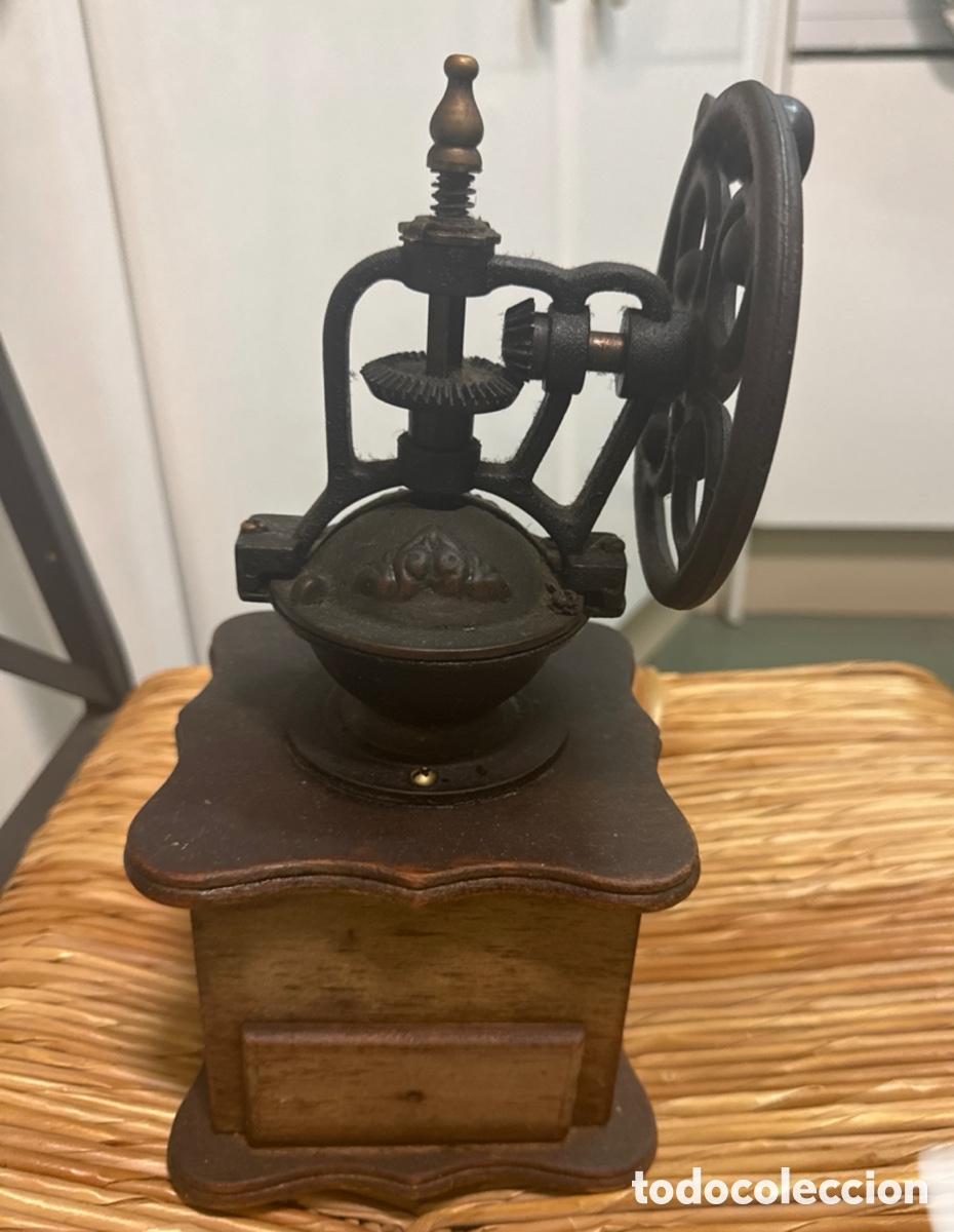 Molinillo de caf&eacute; con volante