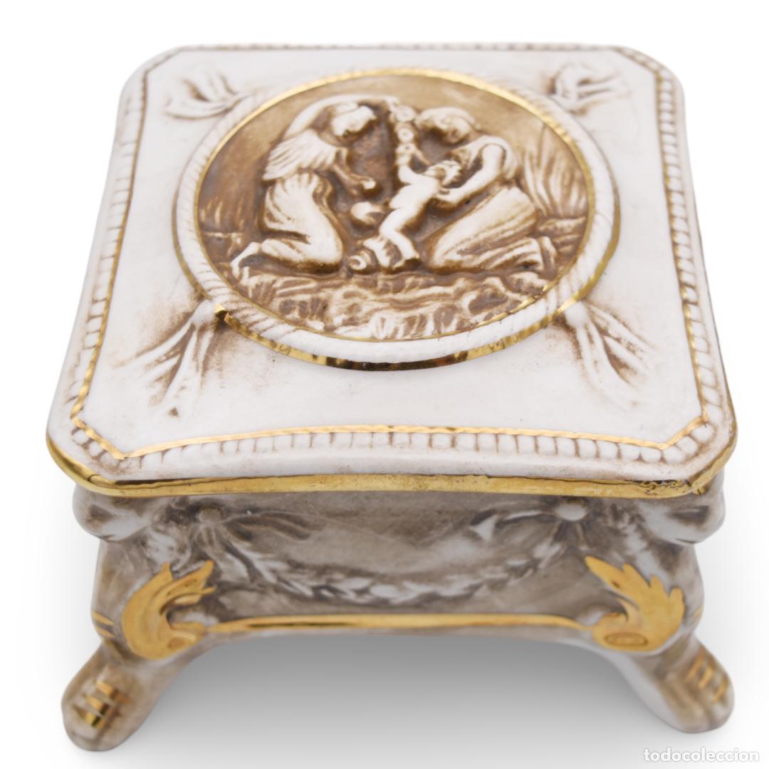 Antig&uuml;edades: Joyero de porcelana Capodimonte - Foto 1