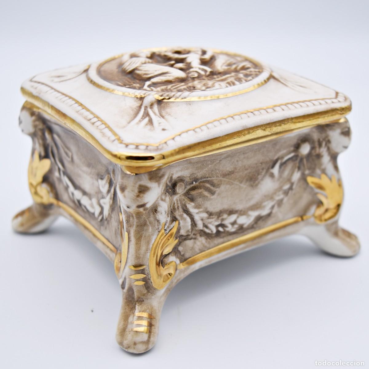Antig&uuml;edades: Joyero de porcelana Capodimonte - Foto 2