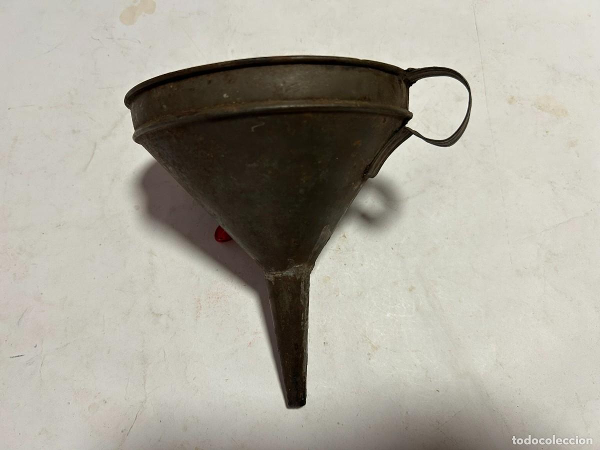 Antig&uuml;edades: Embudo de metal antiguo - Foto 1