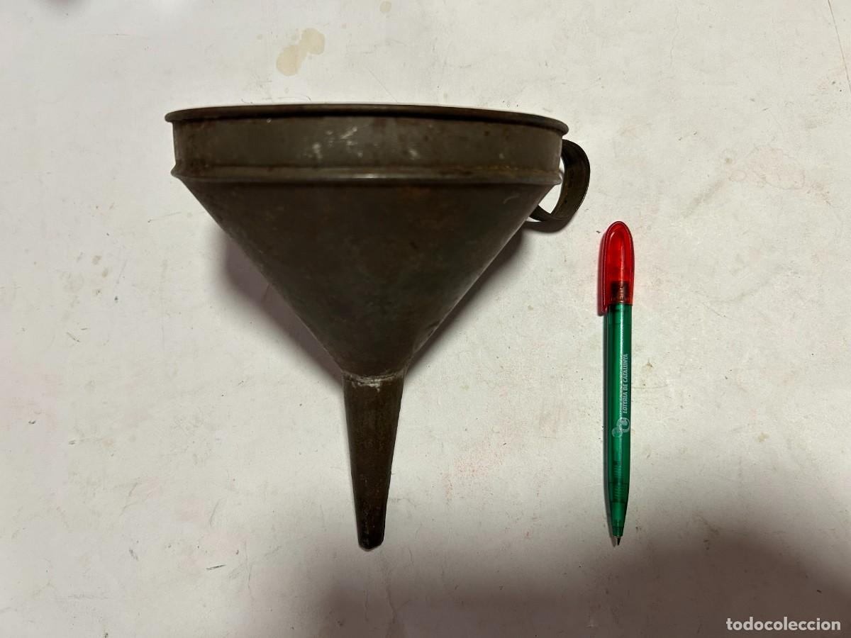 Antig&uuml;edades: Embudo de metal antiguo - Foto 2