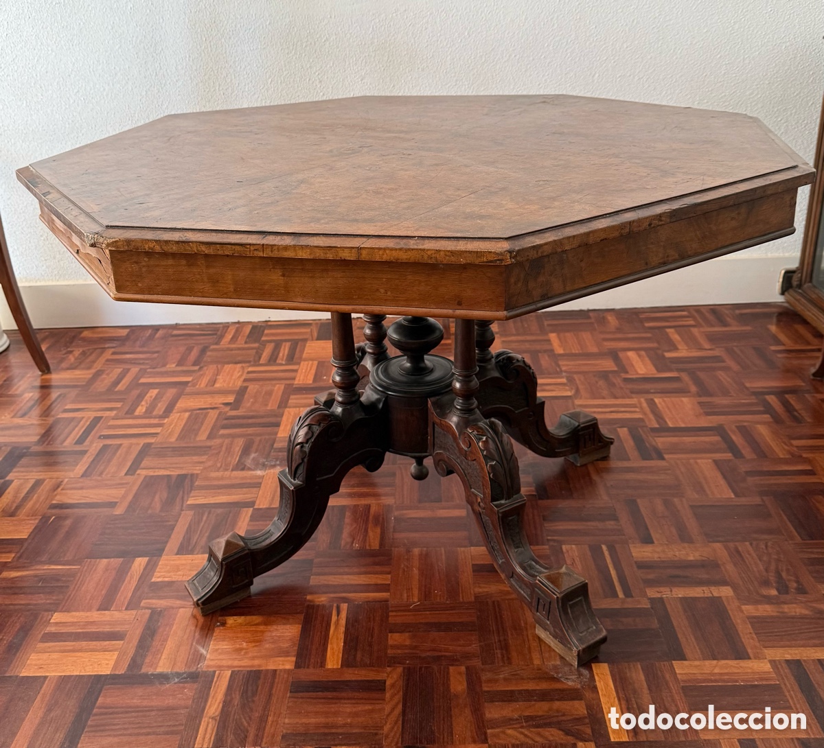 Antig&uuml;edades: Mesa antigua octogonal de nogal - Foto 1