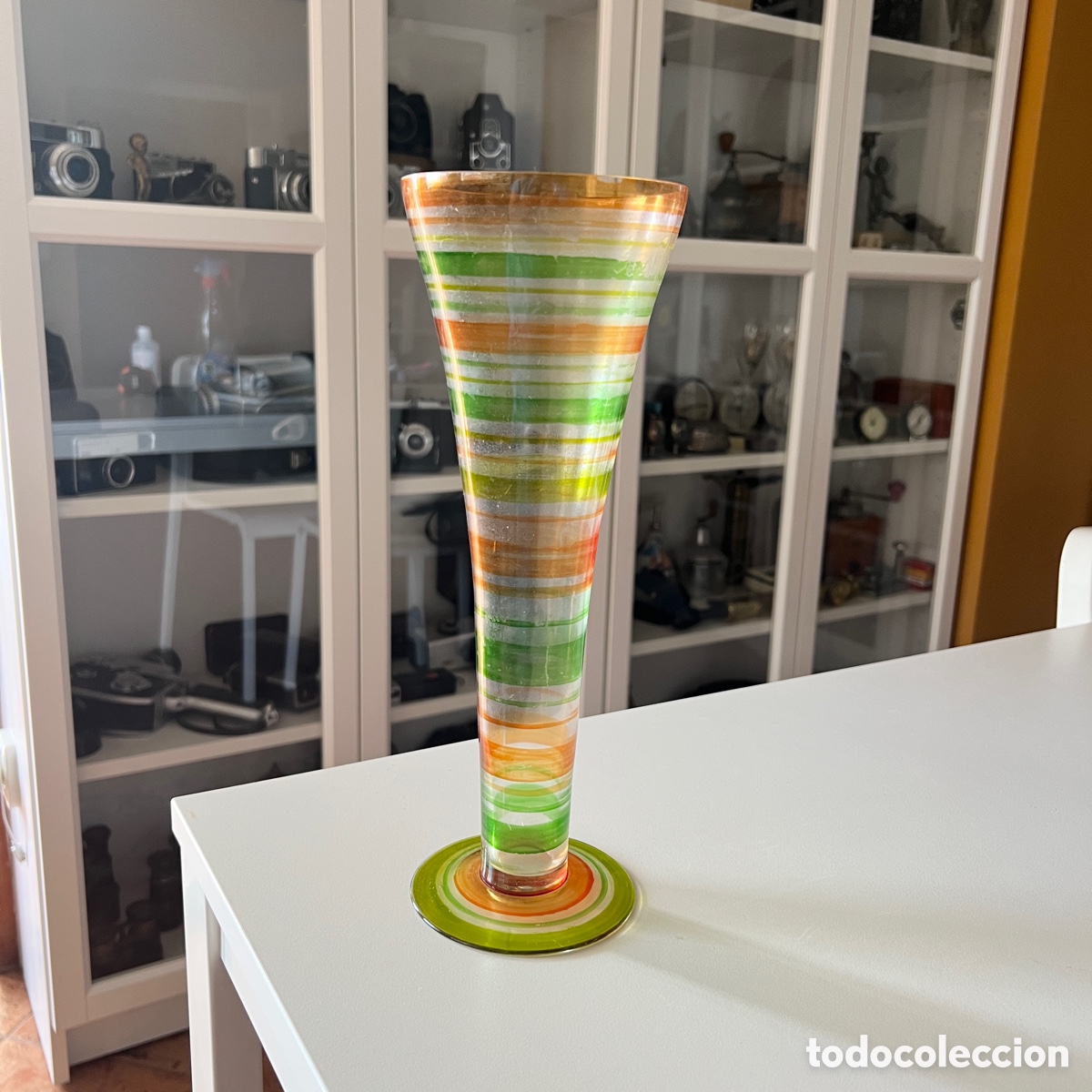 Antig&uuml;edades: Antiguo florero de cristal - Foto 1
