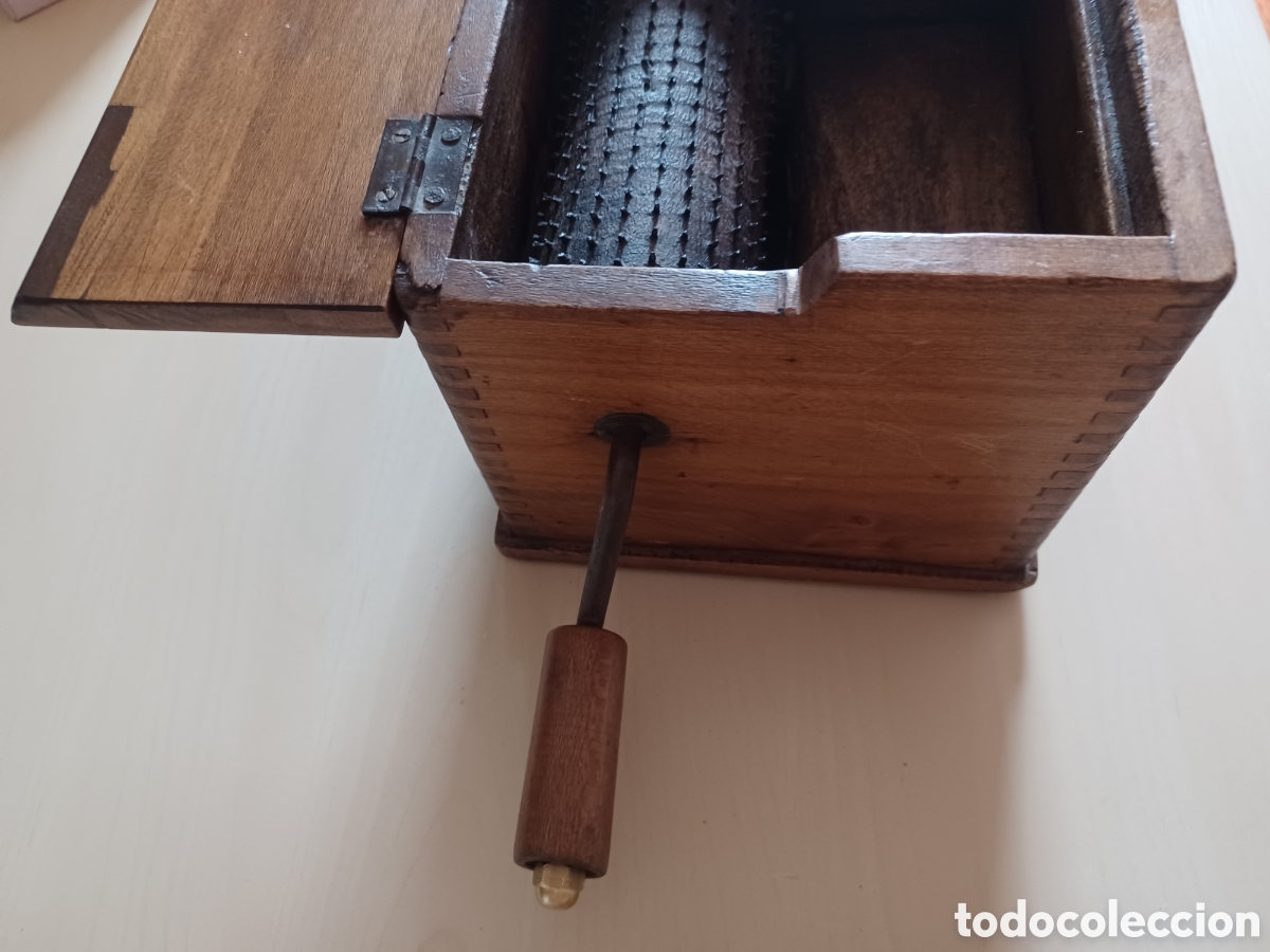 Antig&uuml;edades: Rallador Antiguo de madera -La R&aacute;pida- Funcional y con Historia - Foto 6