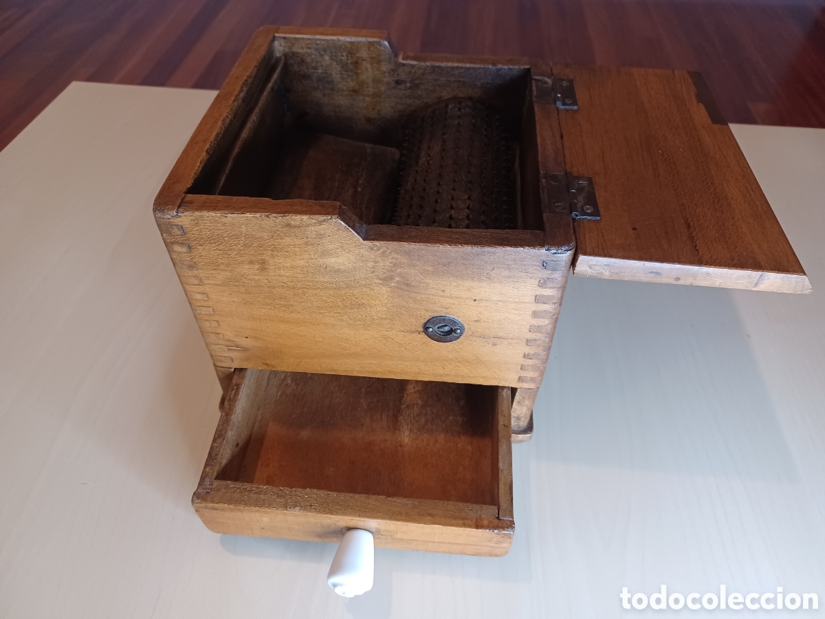 Antig&uuml;edades: Rallador Antiguo de madera -La R&aacute;pida- Funcional y con Historia - Foto 10