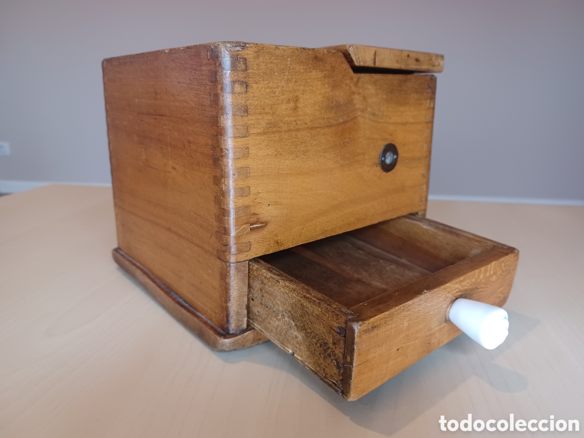 Antig&uuml;edades: Rallador Antiguo de madera -La R&aacute;pida- Funcional y con Historia - Foto 2