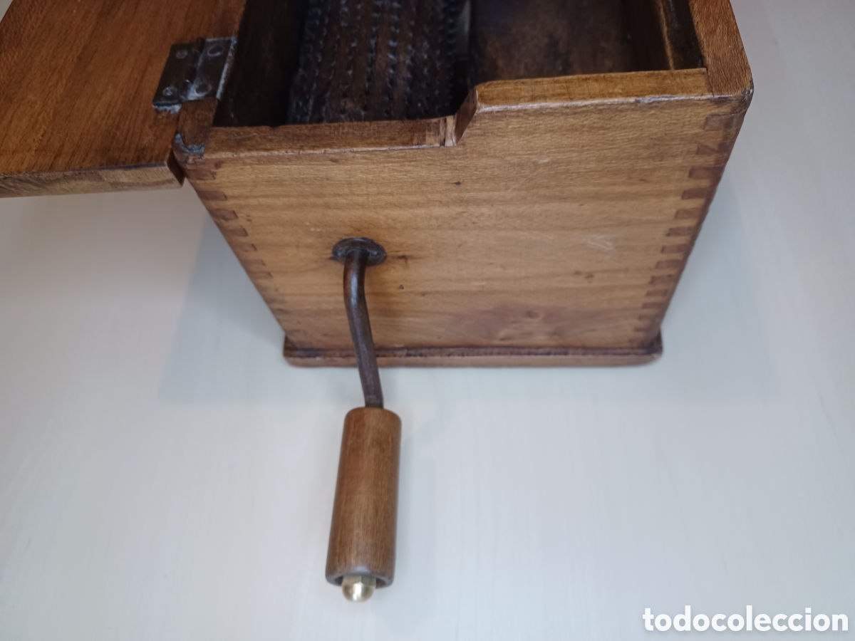 Antig&uuml;edades: Rallador Antiguo de madera -La R&aacute;pida- Funcional y con Historia - Foto 13
