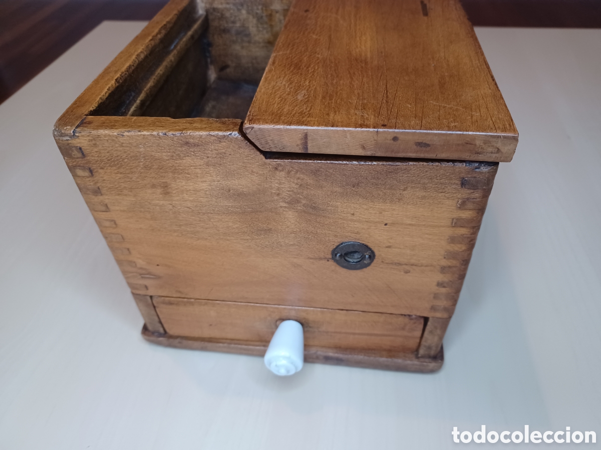 Antig&uuml;edades: Rallador Antiguo de madera -La R&aacute;pida- Funcional y con Historia - Foto 15