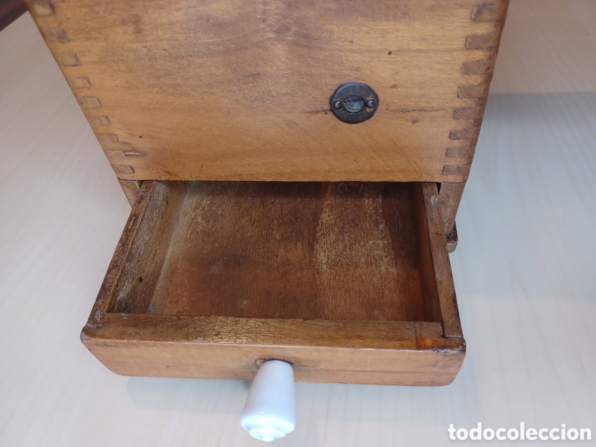 Antig&uuml;edades: Rallador Antiguo de madera -La R&aacute;pida- Funcional y con Historia - Foto 17