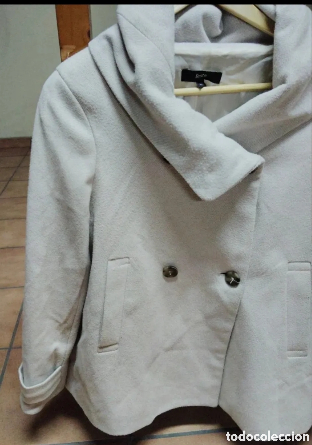 Antig&uuml;edades: Chaqueta de mujer con capucha. - Foto 2