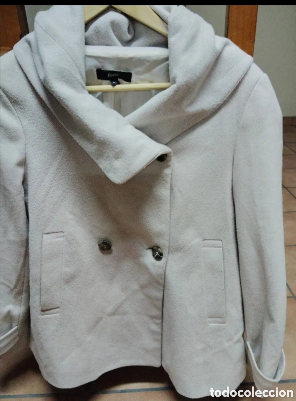 Antig&uuml;edades: Chaqueta de mujer con capucha. - Foto 3