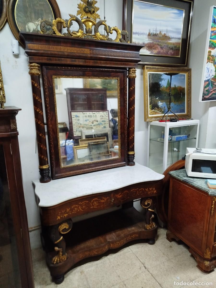 Antig&uuml;edades: Consola fernandina con marqueter&iacute;a - Foto 1