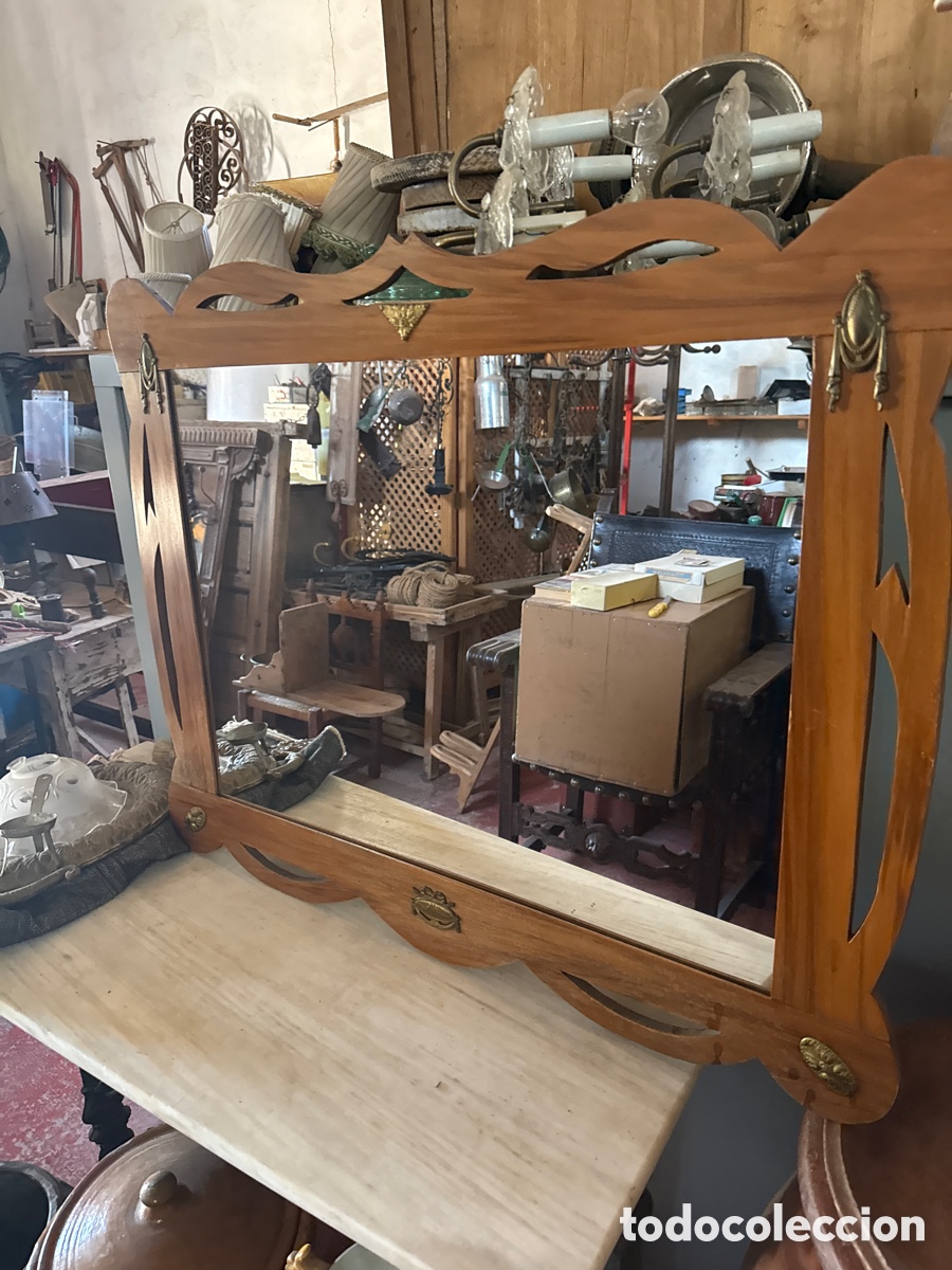 Antig&uuml;edades: Espejo de madera antiguo con detalles en bronce - Foto 2
