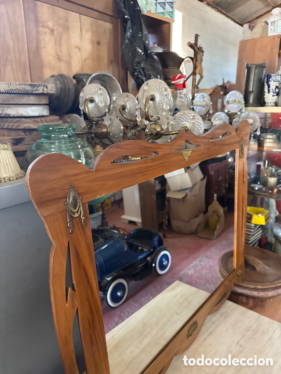 Antig&uuml;edades: Espejo de madera antiguo con detalles en bronce - Foto 3